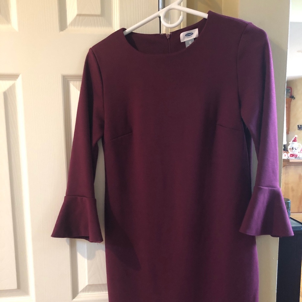 Burgundy OLD NAVY women’s dress with bell sleeve
